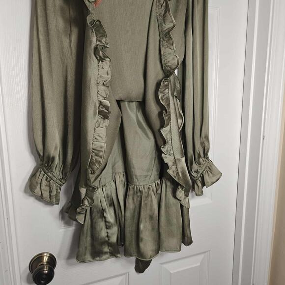 Shop Neighbor size S green wrap mini dress layers flair smocked sleeves waist - Picture 5 of 8